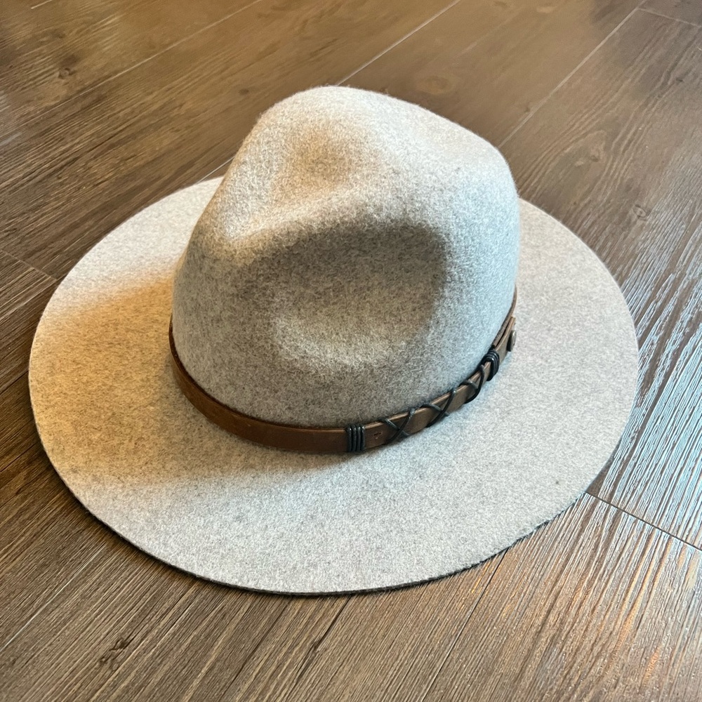 Pistil Brand - Soho Wide Brim Hat (light gray color aka “Dove”) Brand New!